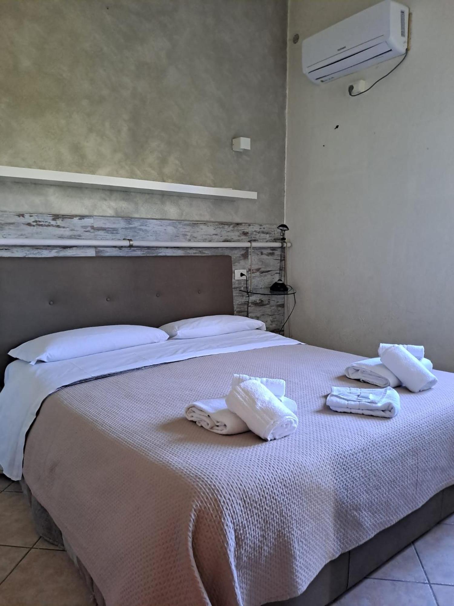 Agriturismo Torre Flavia ลาดิสโปลี ภายนอก รูปภาพ