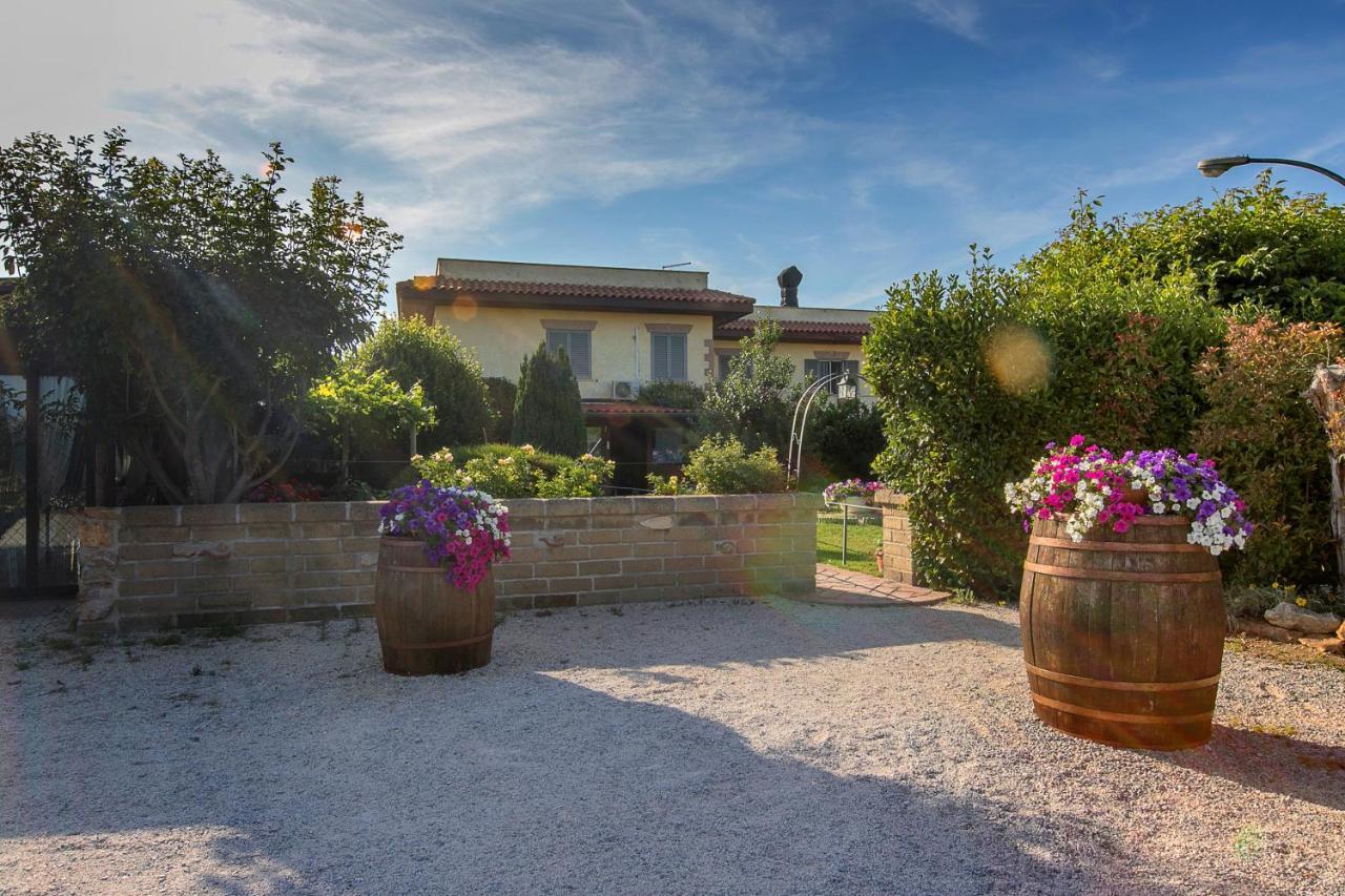 Agriturismo Torre Flavia ลาดิสโปลี ภายนอก รูปภาพ
